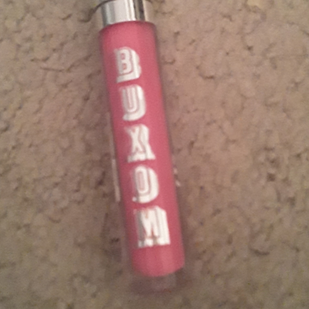 buxom lip gloss color: Kelly